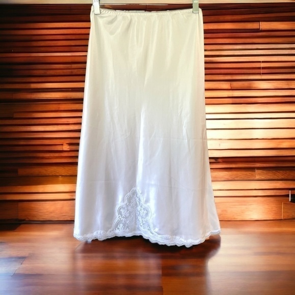 Papillon by Paula Carbon vintage midi length slip, size L, polyester,made in USA - Picture 1 of 4